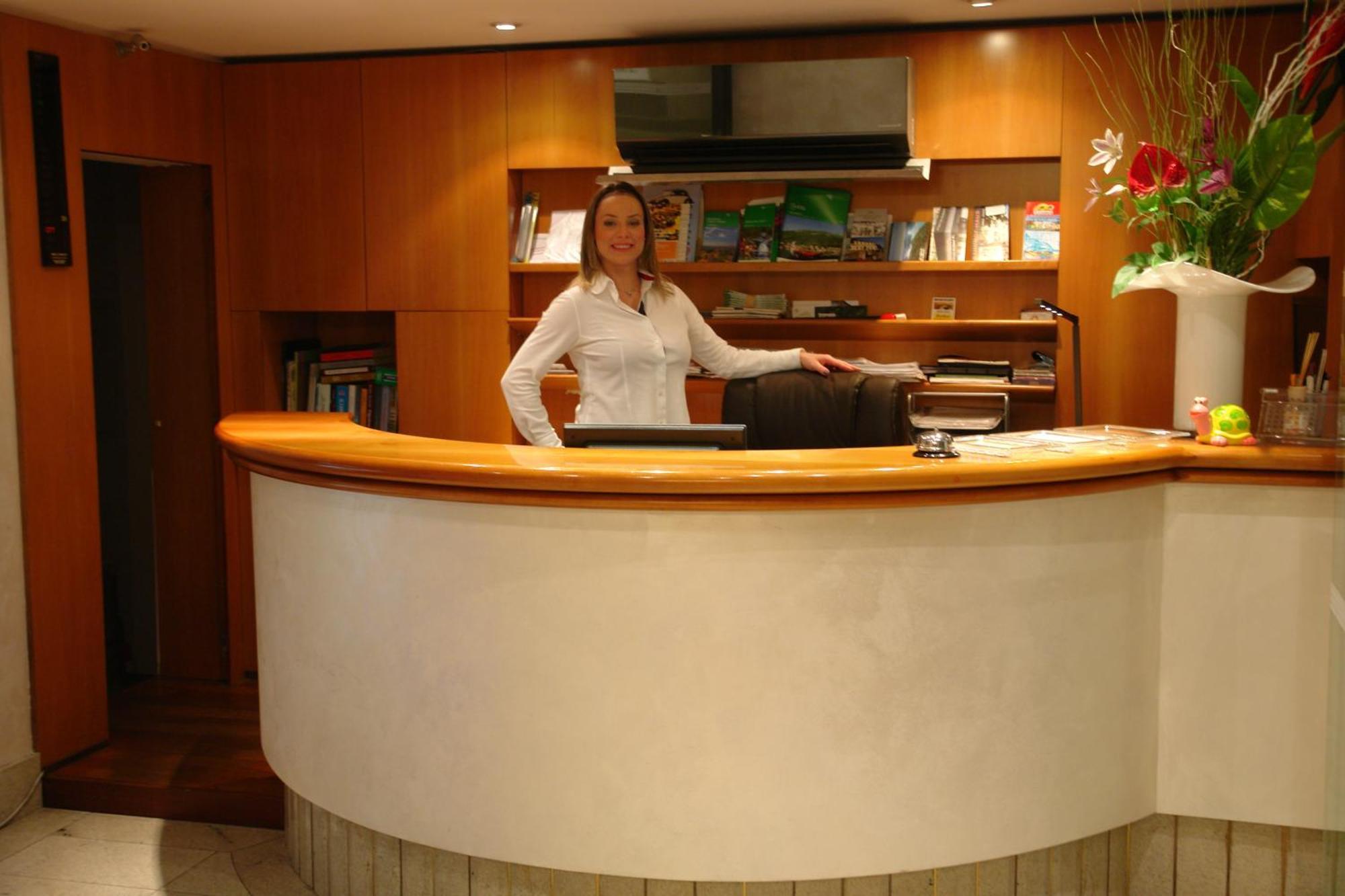 Hotel Bahnhof Haus К'яссо Екстер'єр фото