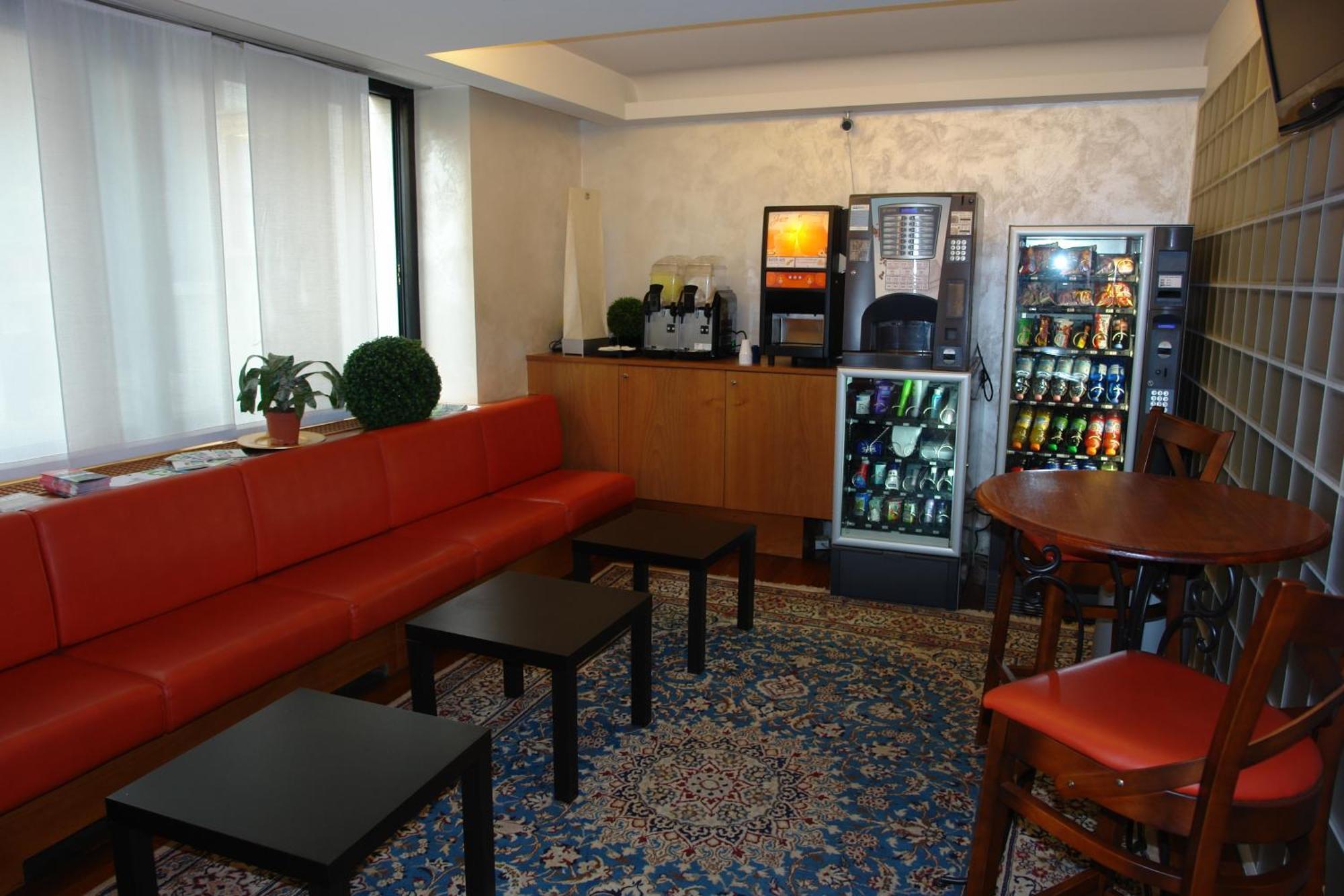 Hotel Bahnhof Haus К'яссо Екстер'єр фото