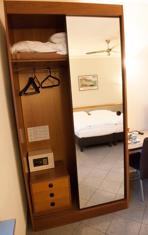 Hotel Bahnhof Haus К'яссо Екстер'єр фото