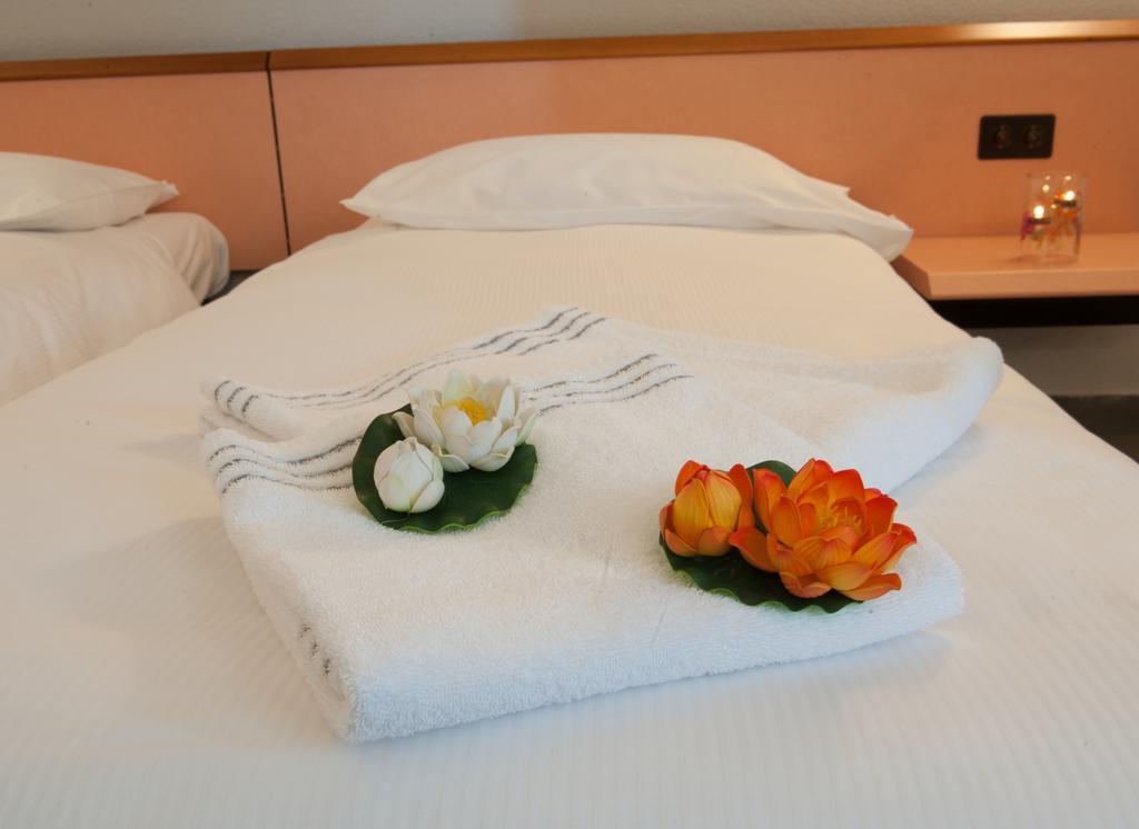 Hotel Bahnhof Haus К'яссо Екстер'єр фото