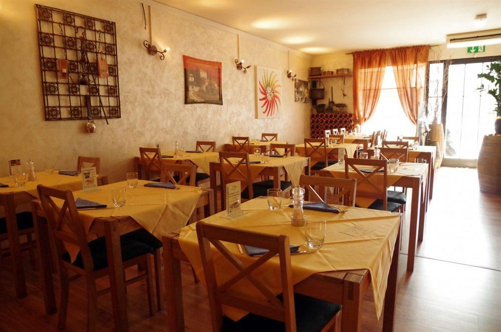 Hotel Bahnhof Haus К'яссо Екстер'єр фото