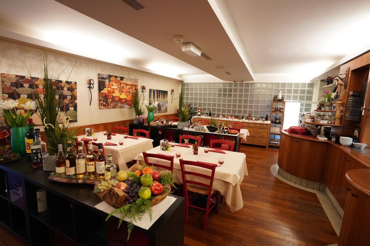 Hotel Bahnhof Haus К'яссо Екстер'єр фото