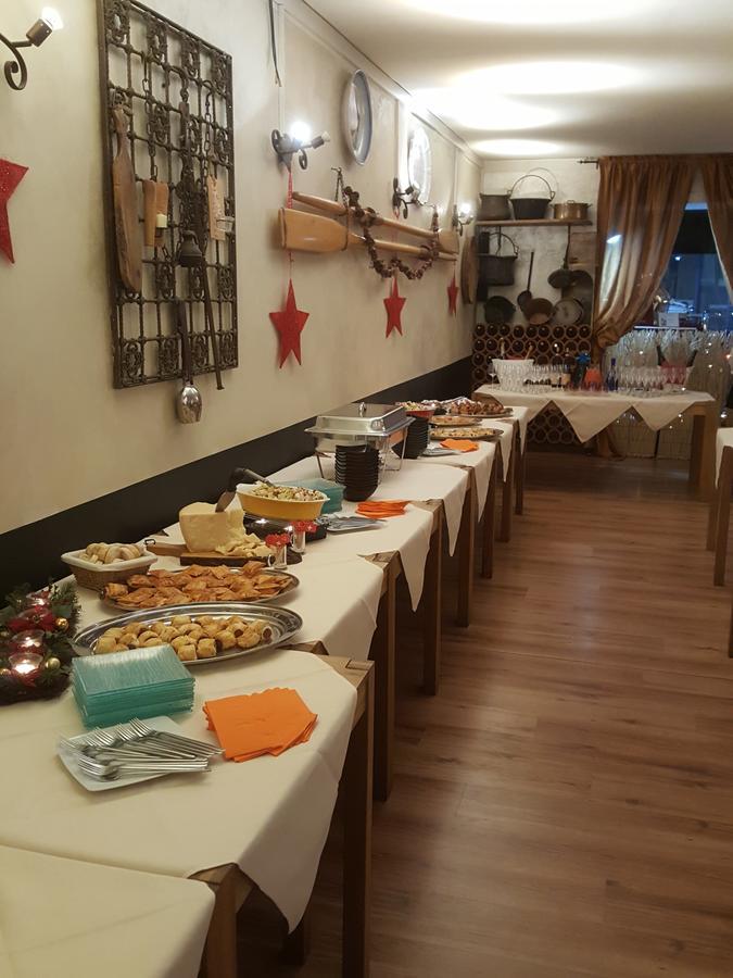 Hotel Bahnhof Haus К'яссо Екстер'єр фото