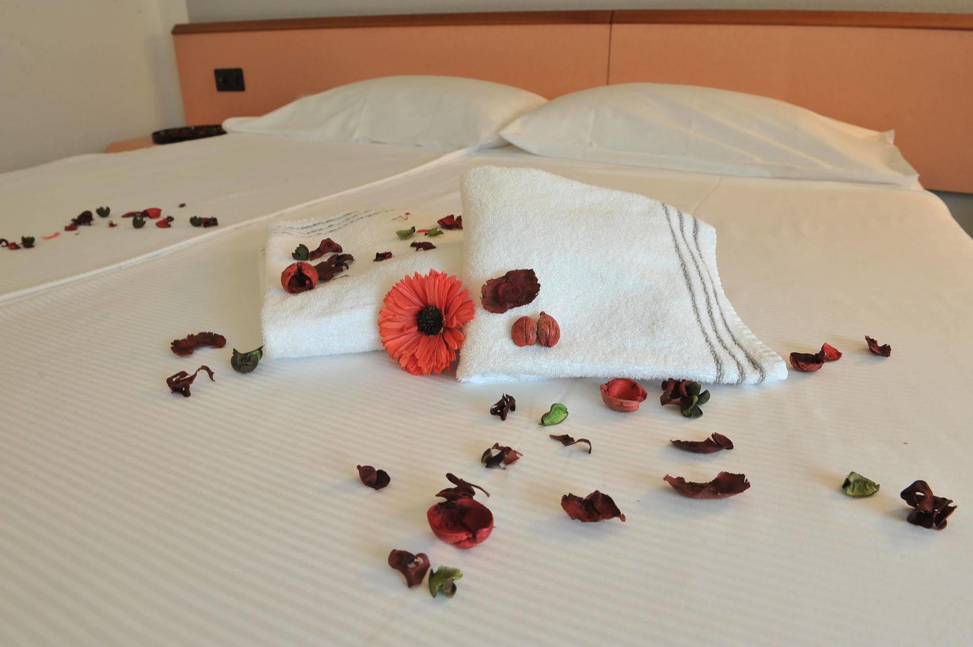 Hotel Bahnhof Haus К'яссо Екстер'єр фото