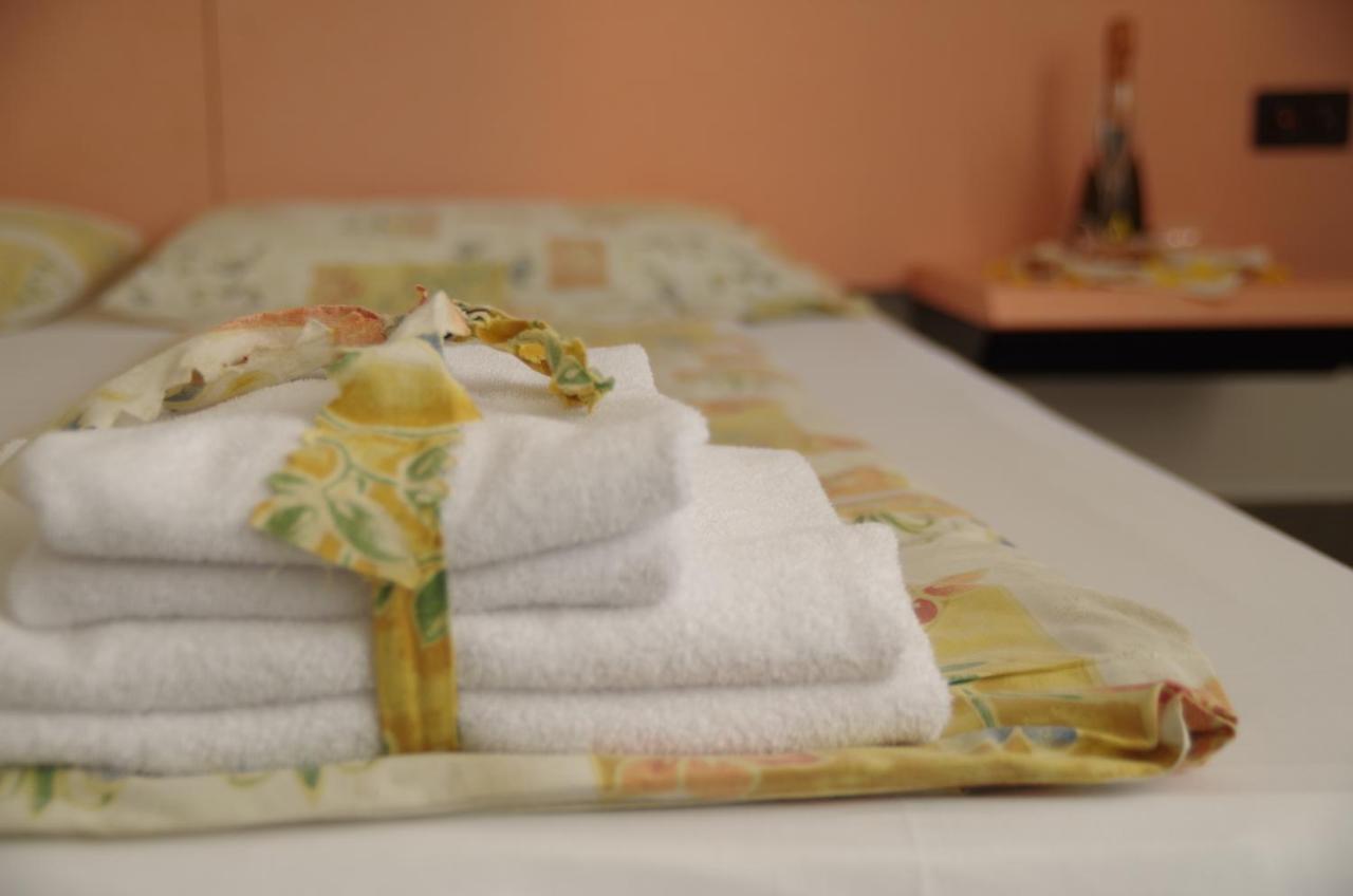 Hotel Bahnhof Haus К'яссо Екстер'єр фото
