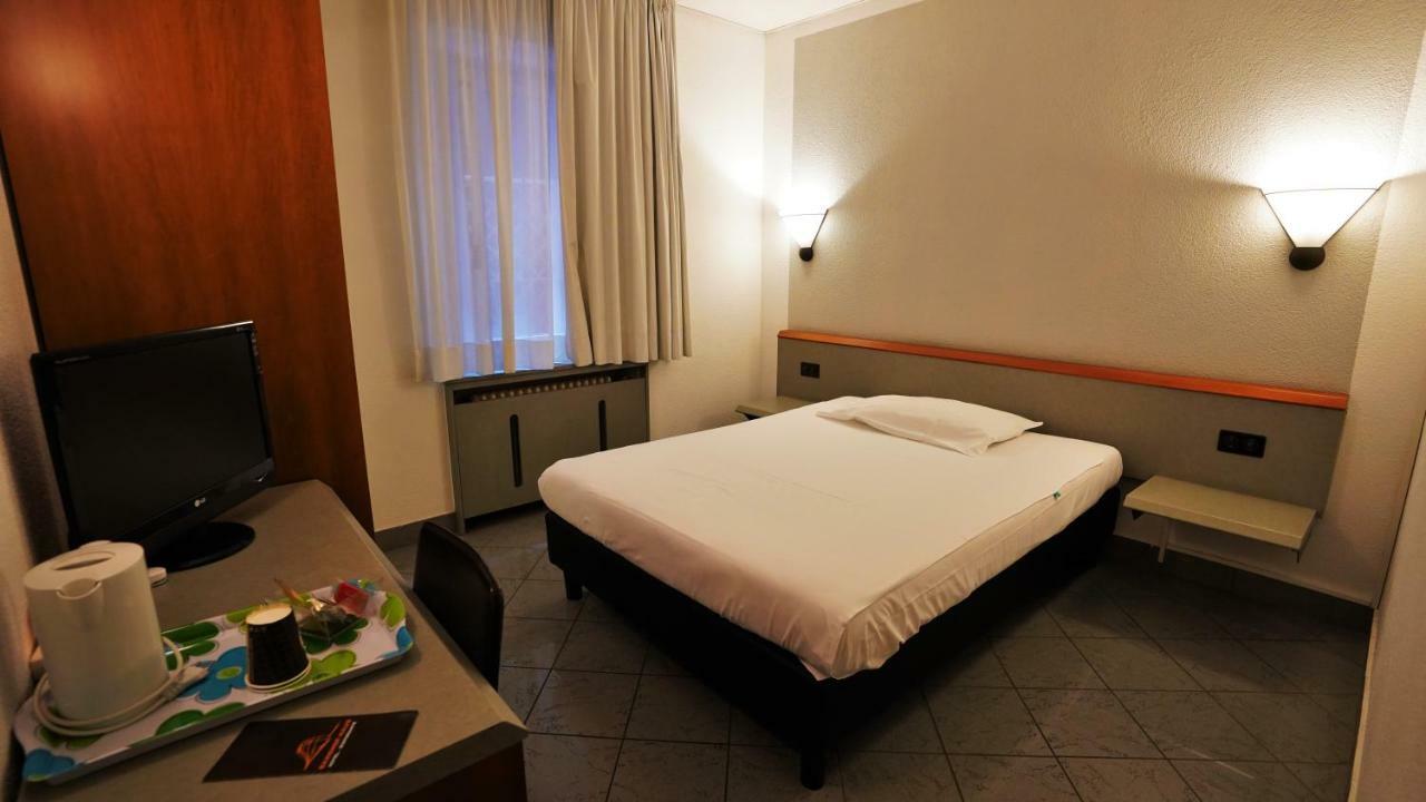 Hotel Bahnhof Haus К'яссо Екстер'єр фото